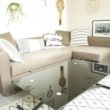 Superb 350m From Buttes Chaumont Apartment Paris